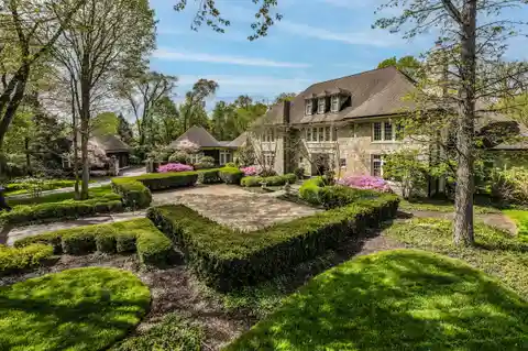 Exquisite Custom Estate in Springwood