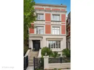 Outstanding Home in East Lincoln Park