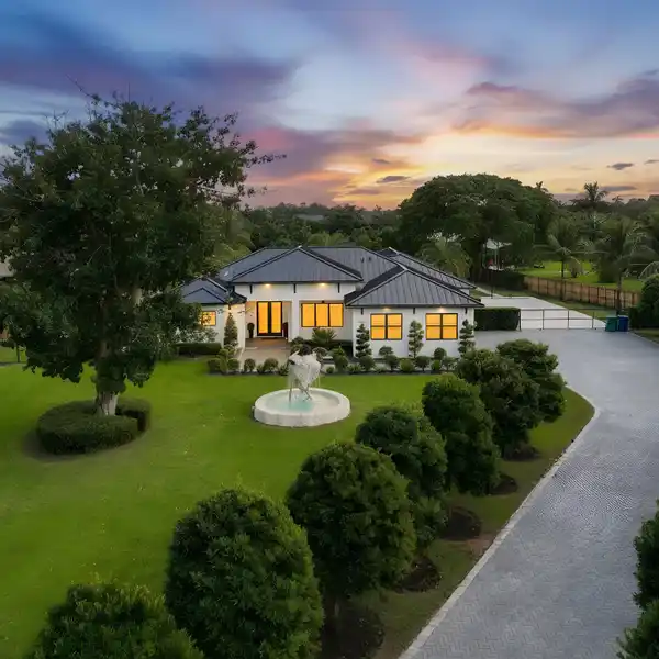 LUXURY ESTATE WITH SMART DESIGN AND OUTDOOR PARADISE