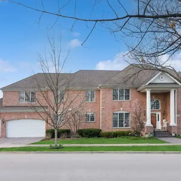 DOUBLE LOT OASIS IN DOWNTOWN ELMHURST