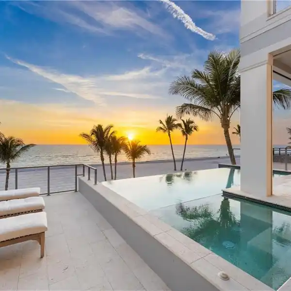 LUXURY LIVING STEPS FROM THE BEACH