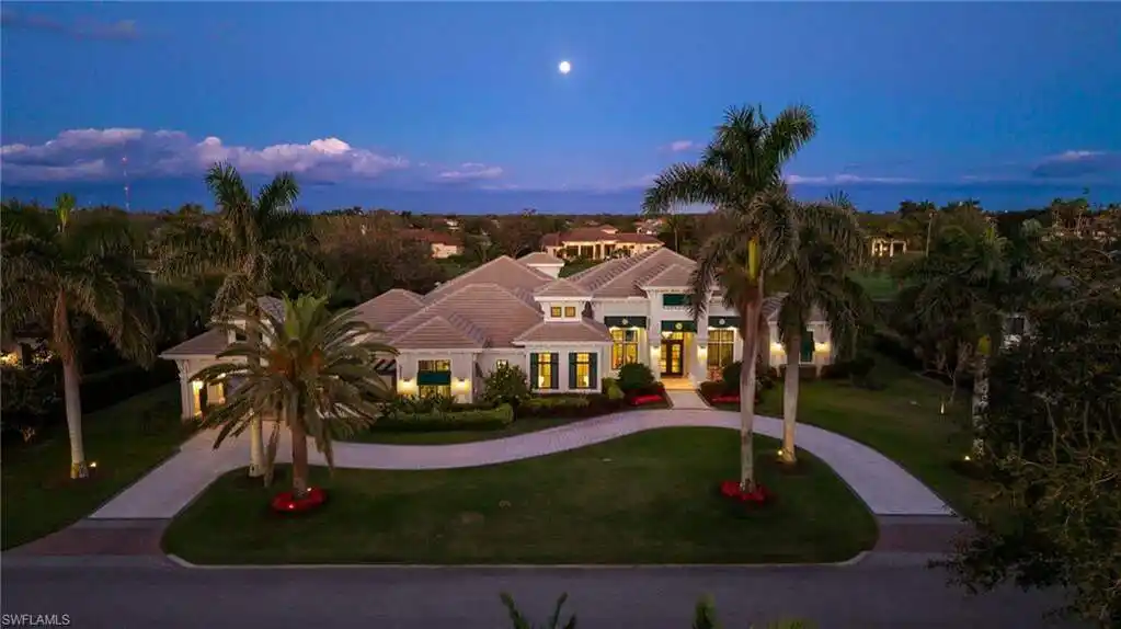 Custom Home Overlooking the Lakes Golf Course