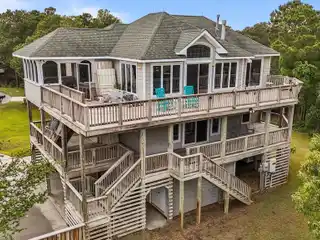 Outer Banks Retreat Next to Jockey's Ridge State Park
