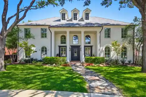 Stunning Estate Home in Hackberry Creek