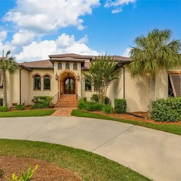 STUNNING CUSTOM BUILD WITH OUTDOOR LIVING