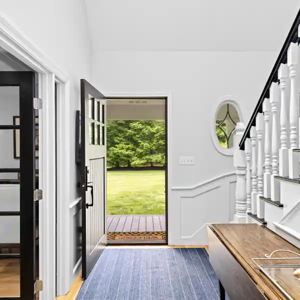 2.2-ACRE PROPERTY IN A DESIRABLE NEIGHBORHOOD