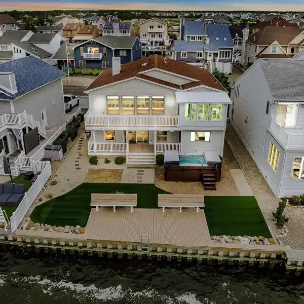 SEAWOOD HARBOR GEM WITH LUXE MODERN UPGRADES