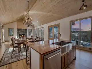 Beautiful Craftsman’s Residence in Warm Springs