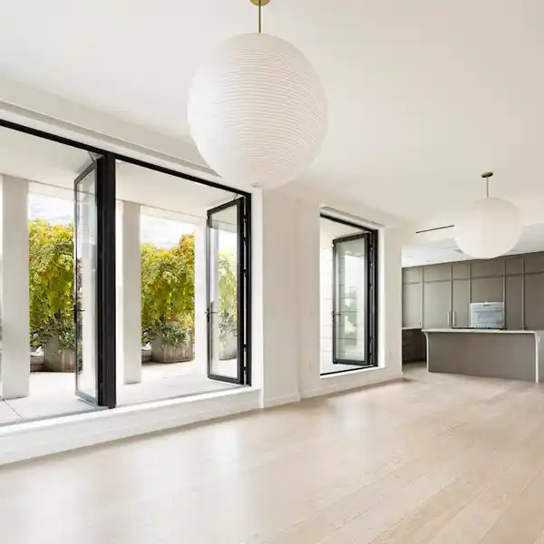 SUNLIT PENTHOUSE WITH PRIVATE TERRACE