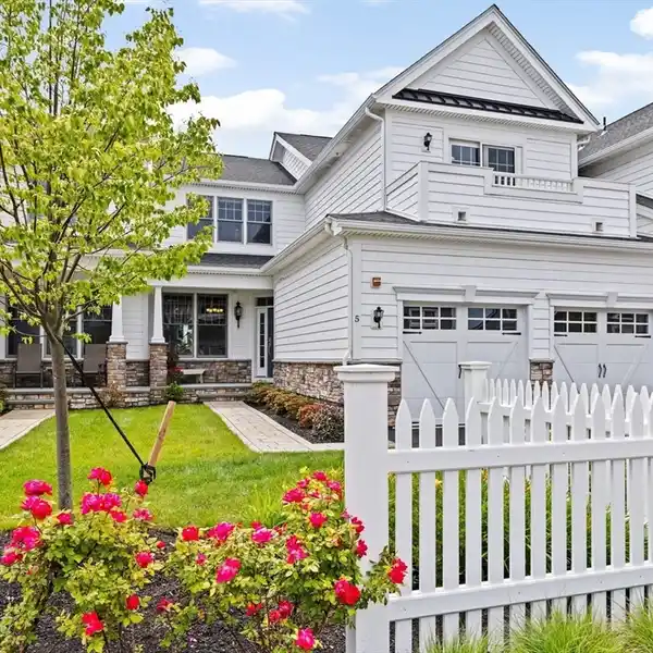 BEAUTIFUL TOWNHOME AT SEASIDE IN SCITUATE