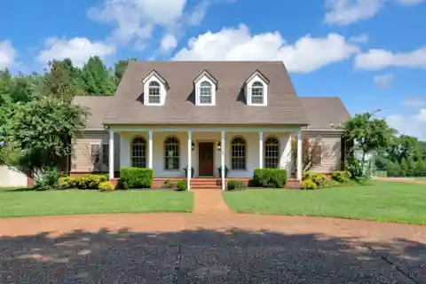 Unique and Hard to Find Two Home Property