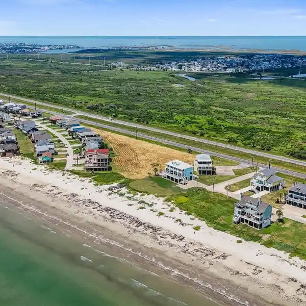 EXCEPTIONAL WHISPERING SHORES BEACHFRONT PROPERTY