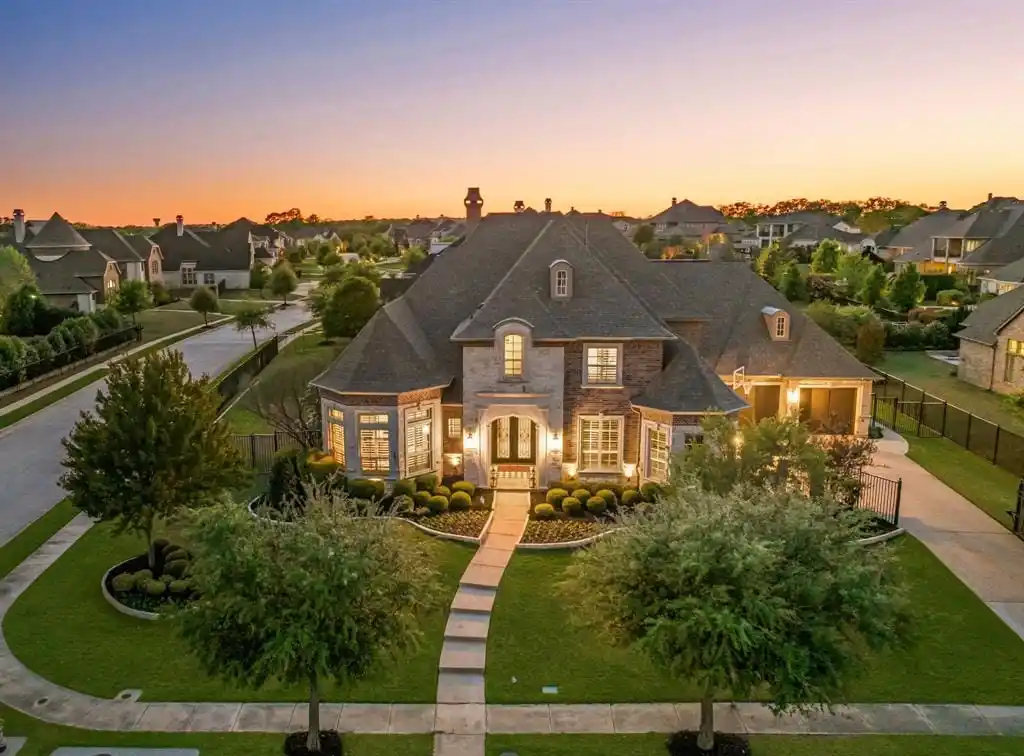 Luxurious Executive Home in Shady Oaks