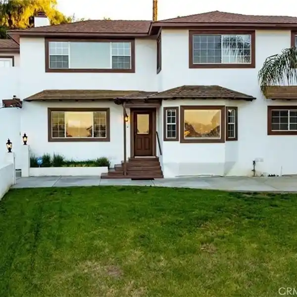 CUSTOM HOME WITH EXQUISITE VIEWS NESTLED IN VISTA