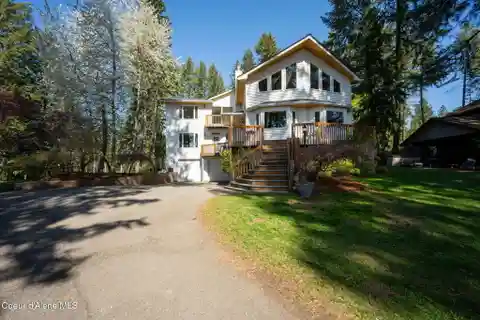 Spacious Home with Lake Access