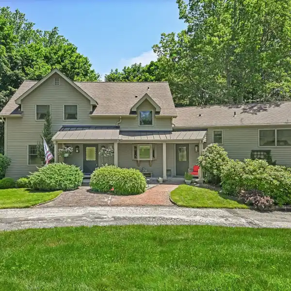 GREAT PROPERTY WITH FLEXIBILITY