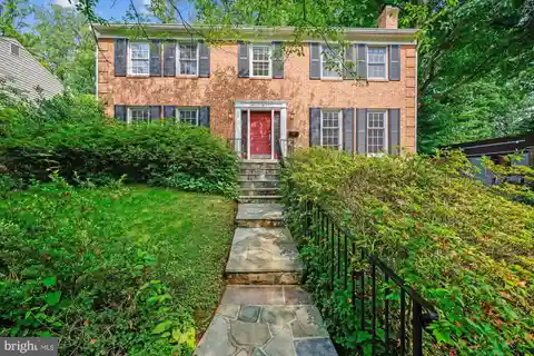 Charming Colonial in Popular Wyngate