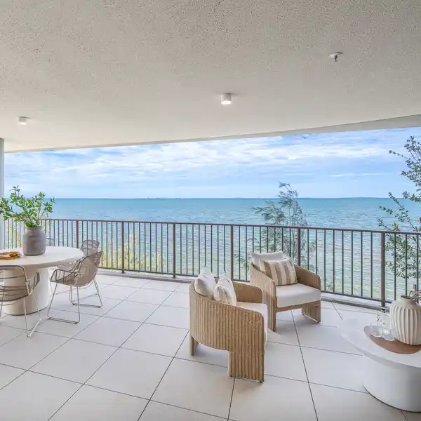 EXPANSIVE HOME IN ORILLA