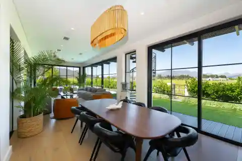 Luxury Entertainer’s Dream in Prime Winelands Location