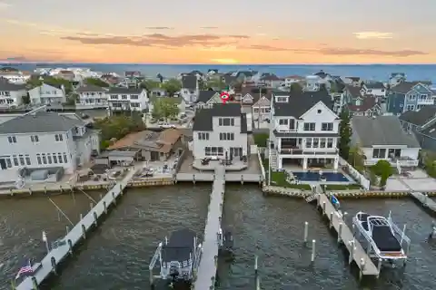 Spectacular Green Island Bayfront Retreat with Private Pier