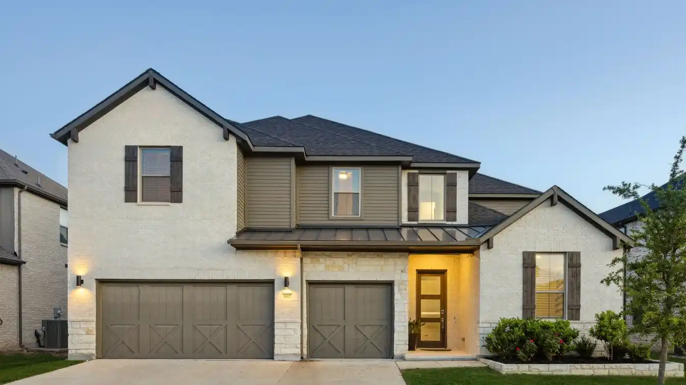 Modern Residence in Sought-after Ridgeview Crossing