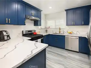 Extensively Renovated End Unit in Summerwind