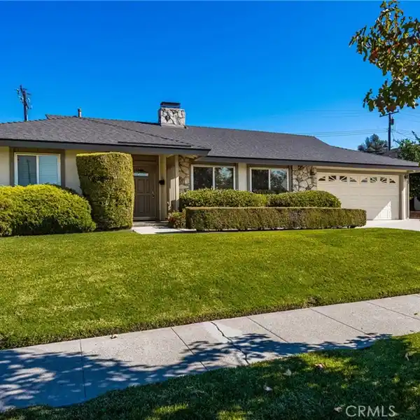 CHARMING SINGLE-STORY HOME WITH SERENE PLUSH YARD