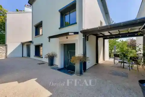 Beautifully Appointed Home with Wood-burner Charm