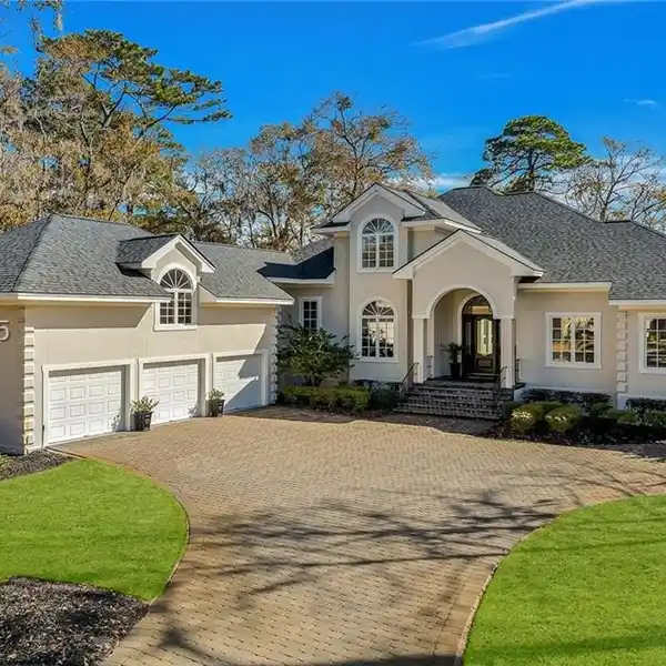 EXCELLENT HOME WITH INCREDIBLE SPACE