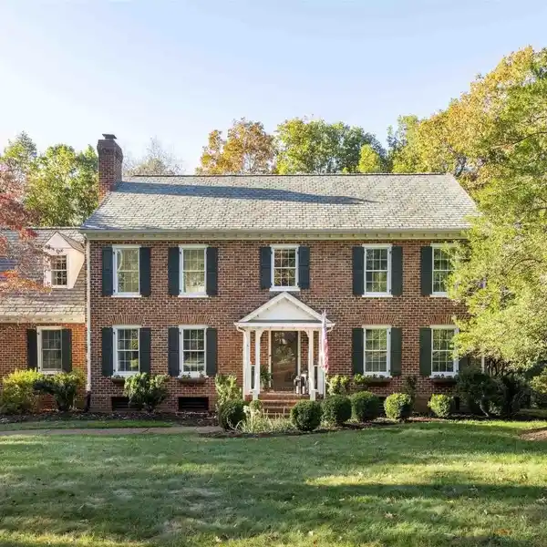 CLASSIC BRICK HOME WITH SCENIC PRIVACY
