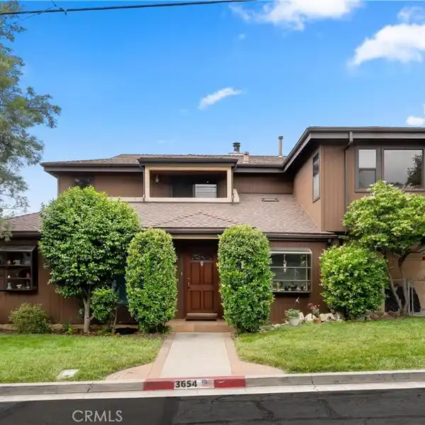 SPACIOUS HOME IN DESIRABLE CRESCENTA HIGHLANDS