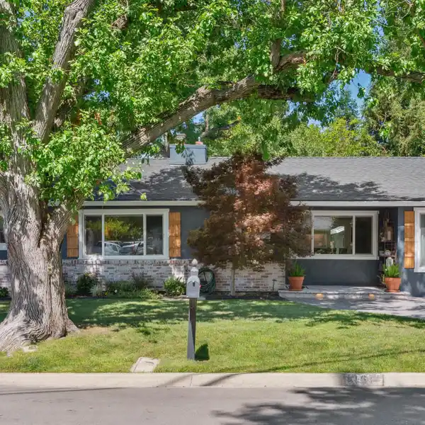 SINGLE-LEVEL TREASURE IN CAMEO ACRES DANVILLE