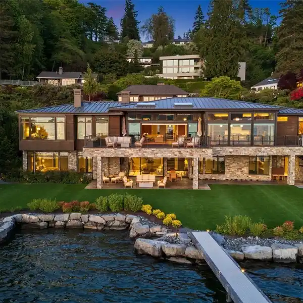 LUXURY LAKEFRONT LIVING REDEFINED