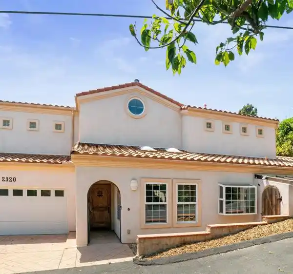 BEAUTIFUL CUSTOM HOME IN COVETED FIRE MOUNTAIN