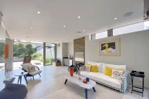 Sunlit Sophistication with Party-Ready Patios