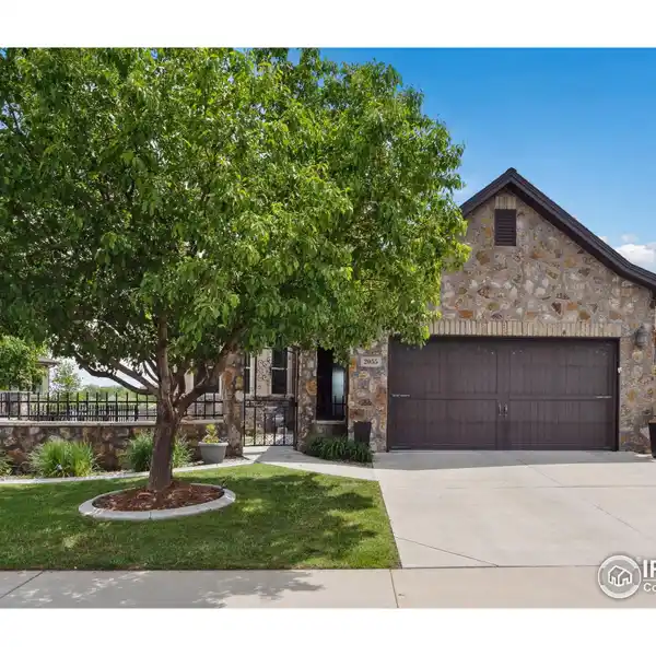 BEAUTIFUL PATIO HOME ON EAGLE LAKE