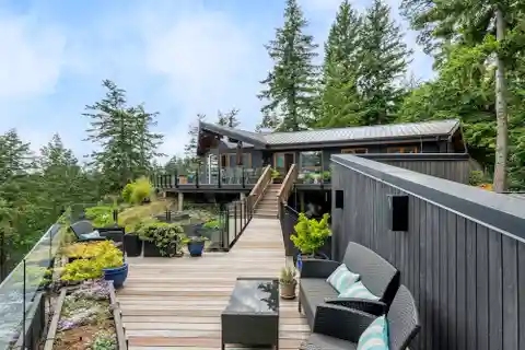 Stunning Howe Sound Views from Private Sanctuary
