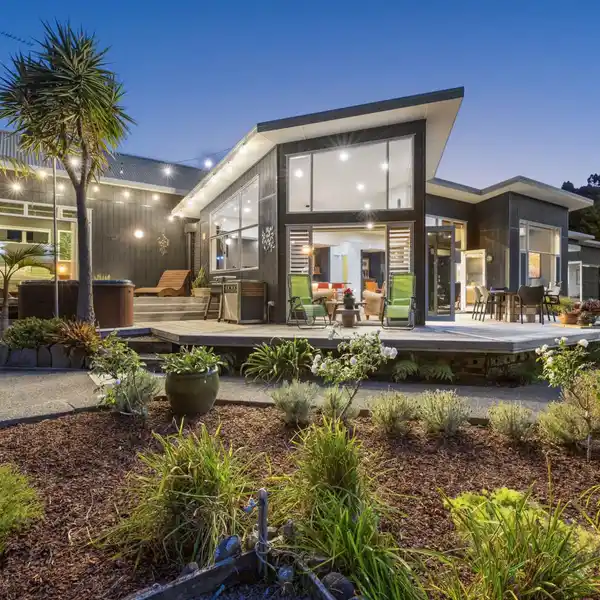 MODERN ELEGANCE SURROUNDED BY NATURE’S BEAUTY