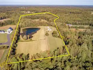 Serene Pond Views from Front Porch Retreat