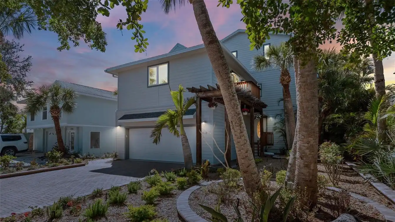 Siesta Key Paradise Steps from the Beach