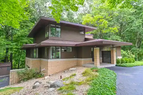 Prairie-Style Home in a Serene Setting in the Kettle Moraine