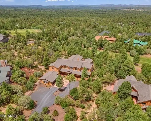 LAVISH GOLF COURSE ESTATE