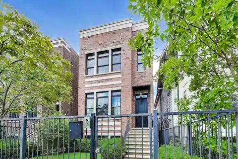 Sophisticated Wicker Park Retreat with Rooftop Deck