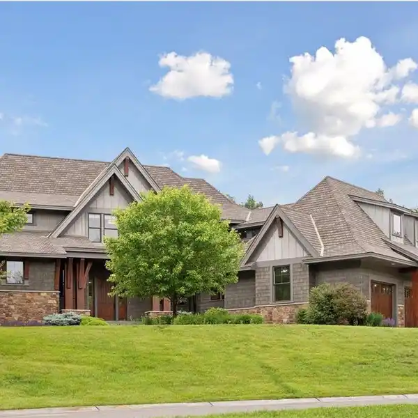 CUSTOM LAKE ELMO RETREAT WITH STUNNING VIEWS