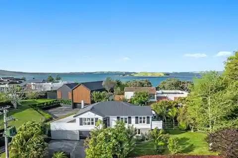 Sun-Drenched Family Haven with 1960s Charm