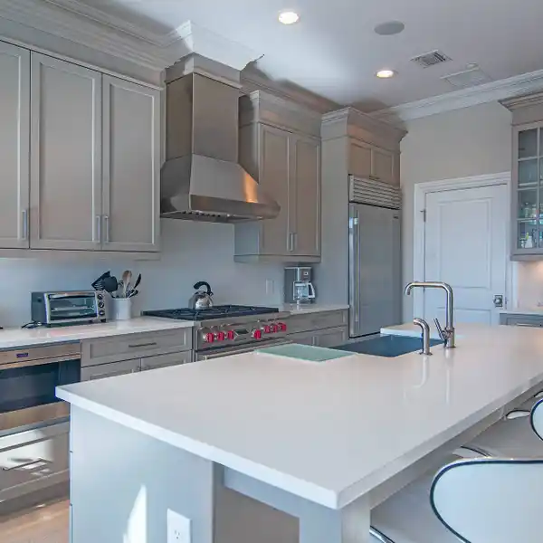 BEAUTIFULLY DECORATED CORNER UNIT FOR RENT