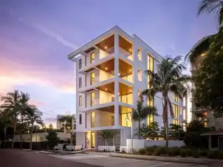 Full-floor Residence in Brand New En Pointe