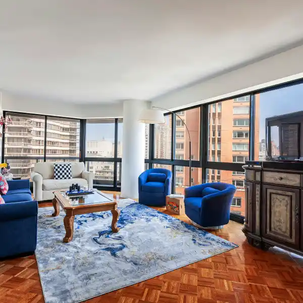 RENOVATED ONE-BEDROOM WITH WRAPAROUND BALCONY