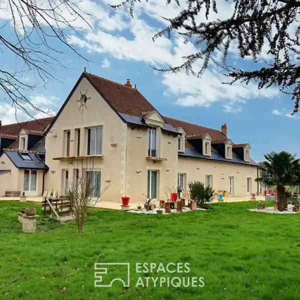 SPRAWLING RETREAT WITH POOL AND GUESTHOUSES