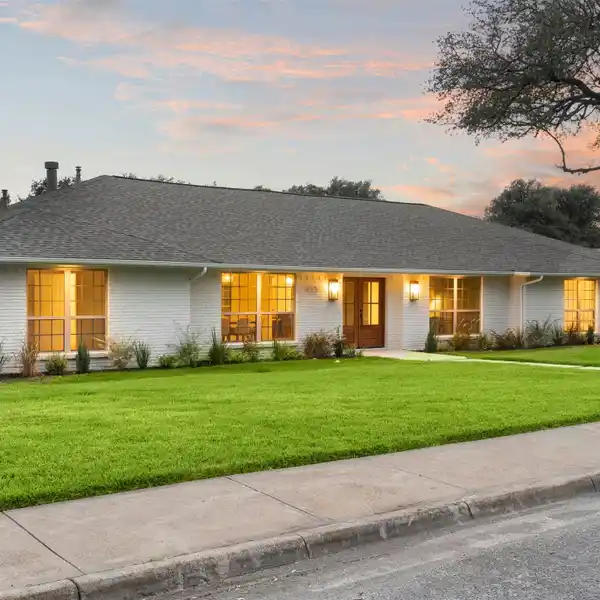 REFINED STYLE AND MODERN COMFORT IN EVERY DETAIL